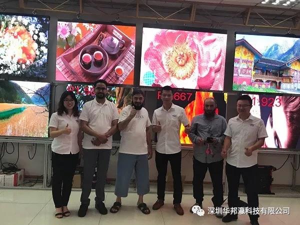 沙特阿拉伯客戶來我司考察LED顯示、拼接屏等大屏幕顯示設(shè)備，并簽訂采購訂單合同